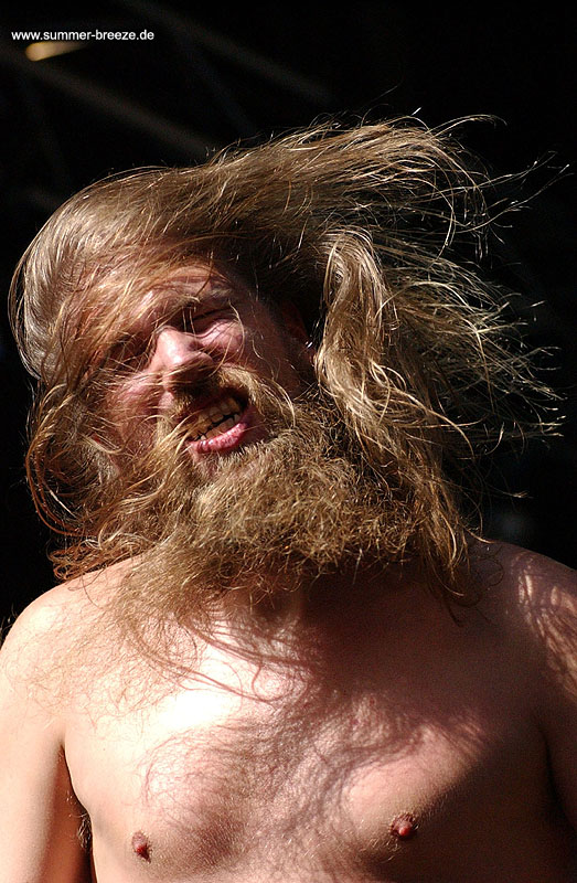 Bild eines Mitglieds der Band Amon Amarth beim Live-Auftritt